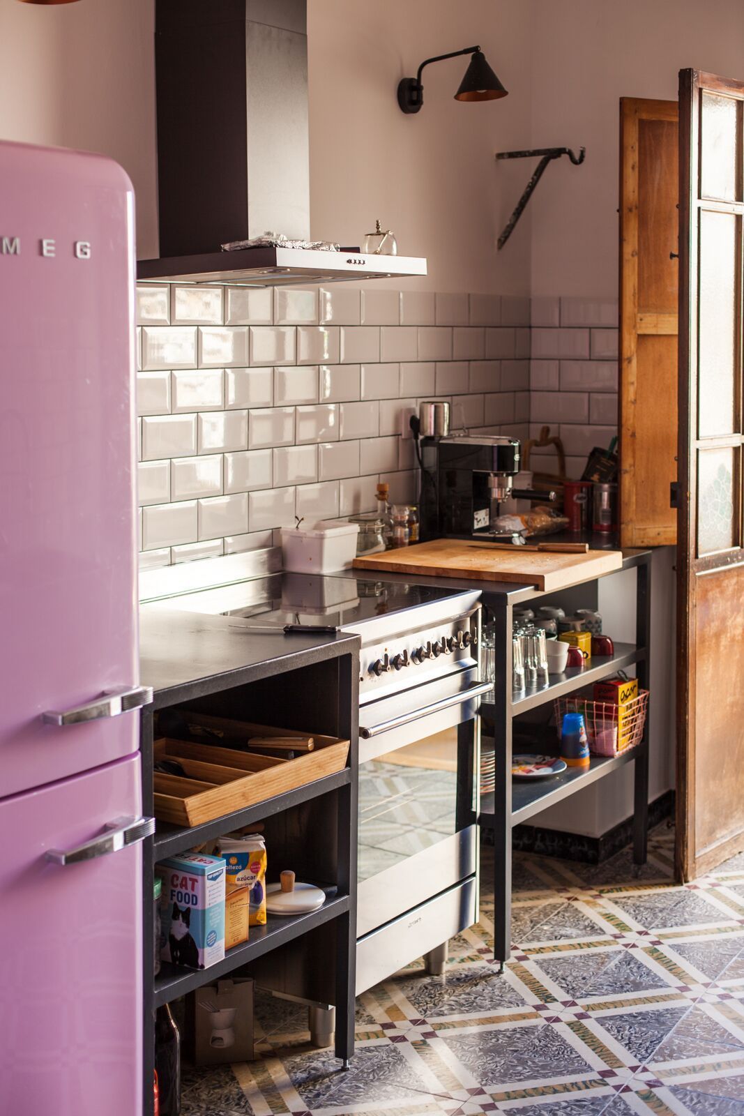 Una cocina diferente para la reforma de esta casa de montaña en Benidoleig