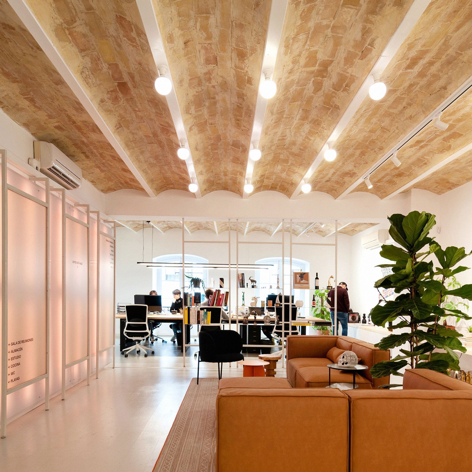 Utopicum - Diseño de nuevas oficinas en Alicante por STUDIOLYKE